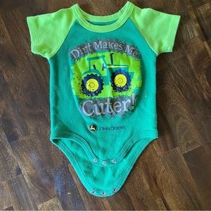John Deere “Dirt Makes Me Cuter” Short Sleeved Sleeve Onsie 6-9 Month